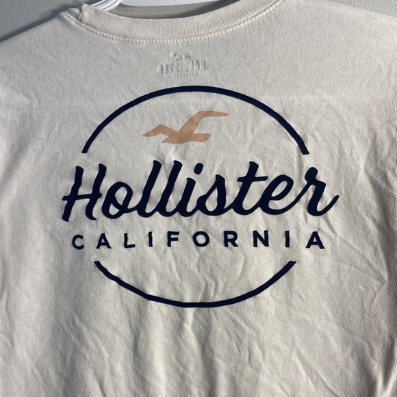 Super comfortable while long sleeve and size small - Picture 2 of 3